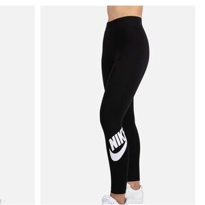 NIKE Essential Black High Rise Leggings S NWOT